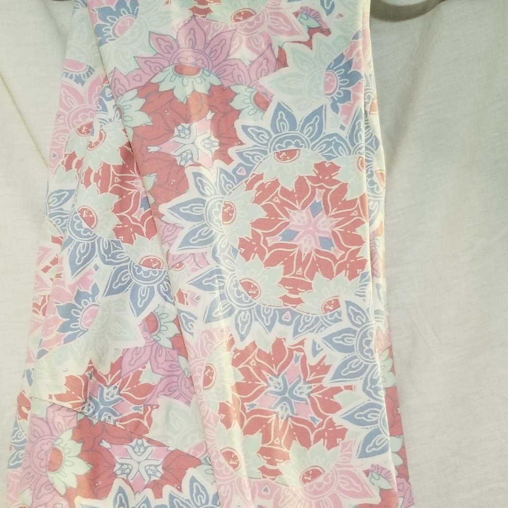 Lularoe TC leggings - Picture 2 of 4